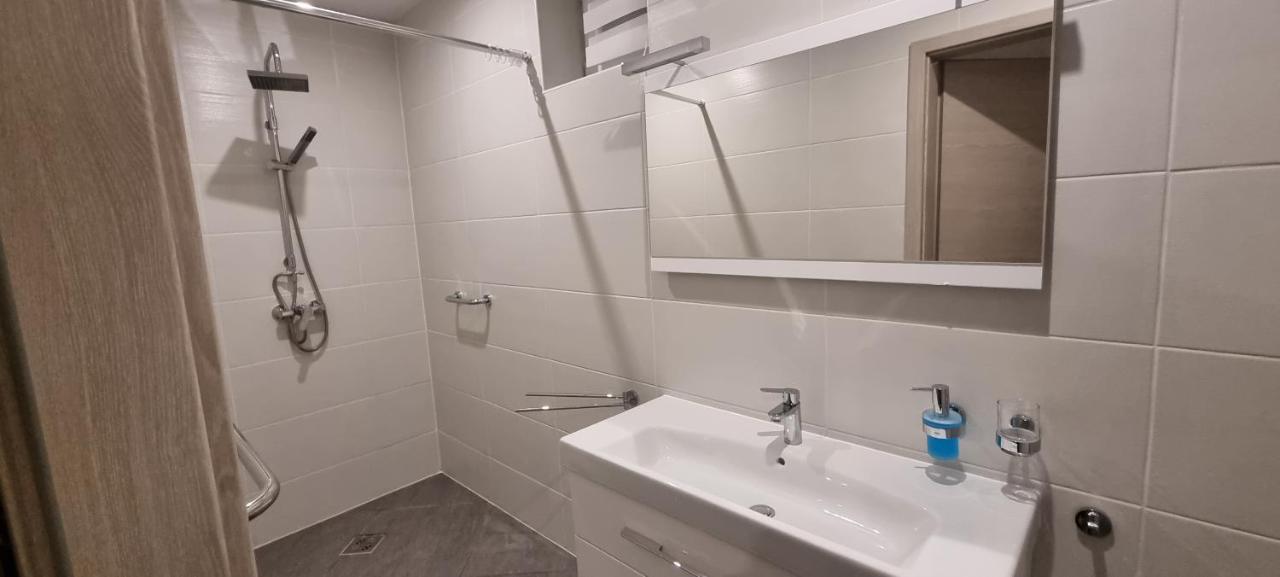 Hos-Cegledi Vendeghaz Miskolc -Oenallo Otthon, Mely Csak Az Oenoeke Exterior foto
